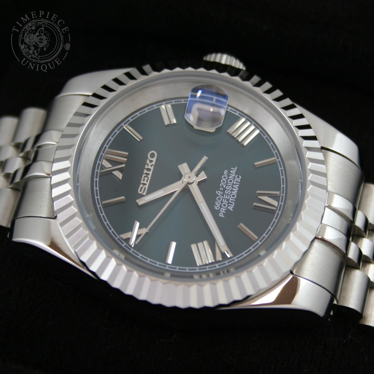 Seiko Mod - Roman Numerals Emerald Green - Fluted Datejust